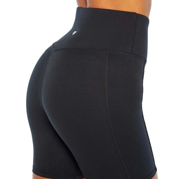 WILDFOX Palm Leaf Collins Sports Bra & 5" Matching Biker Shorts - Picture 4 of 13